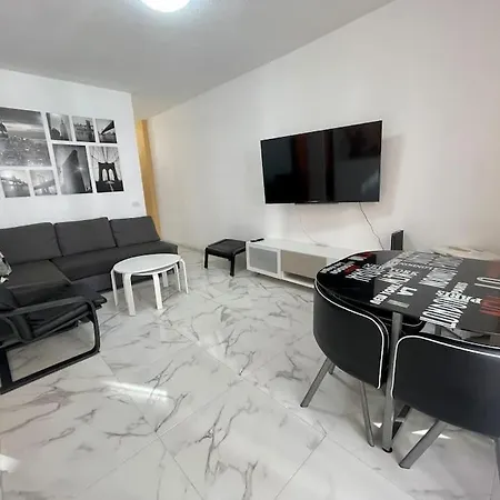 Appartement New Big Flat With Balcony 50mts Away From Parking Optional *