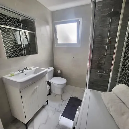 Appartement New Big Flat With Balcony 50mts Away From Parking Optional *