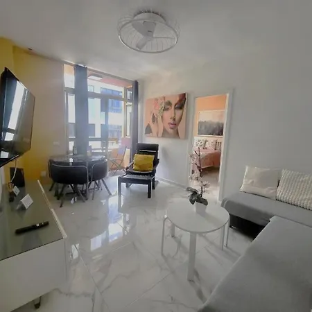 New Big Flat With Balcony 50mts Away From Parking Optional Appartement