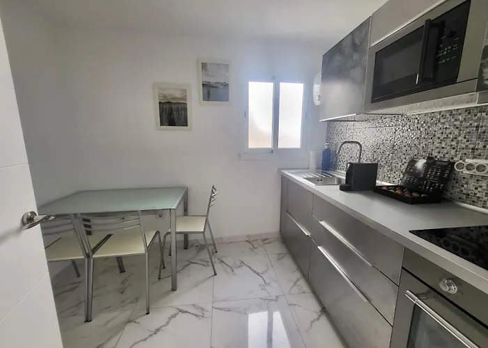 New Big Flat With Balcony 50mts Away From Parking Optional Διαμέρισμα *