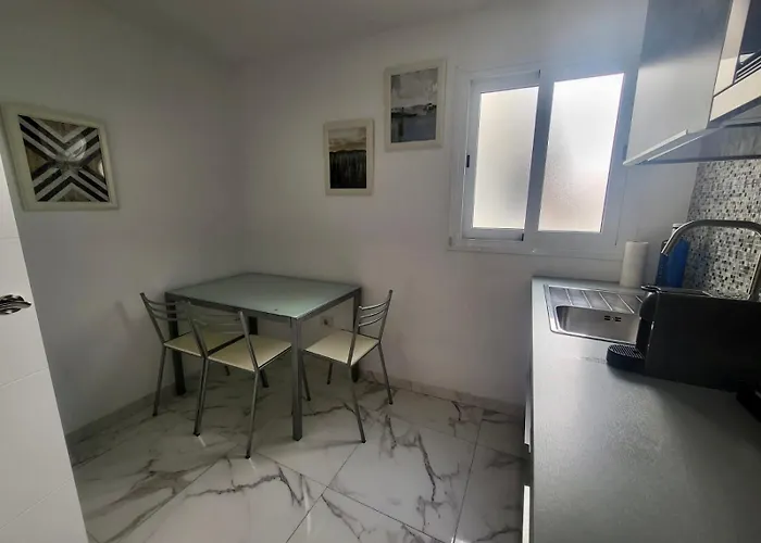 New Big Flat With Balcony 50mts Away From Parking Optional Διαμέρισμα *
