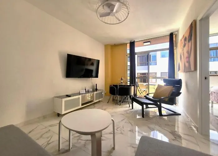 New Big Flat With Balcony 50mts Away From Parking Optional Apartmán *