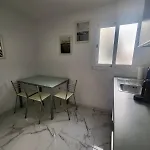 New Big Flat With Balcony 50mts Away From Parking Optional 公寓 *