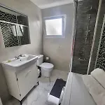 公寓 New Big Flat With Balcony 50mts Away From Parking Optional *