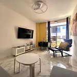New Big Flat With Balcony 50mts Away From Parking Optional 公寓 *