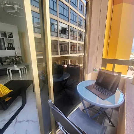 New Big Flat With Balcony 50mts Away From Parking Optional 公寓 *